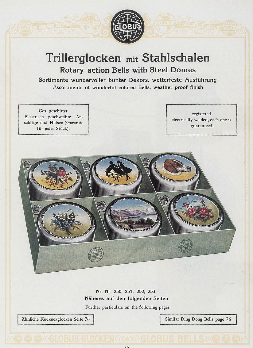 Klingeln mit bemalten Oberflächen in einer Schachtel.