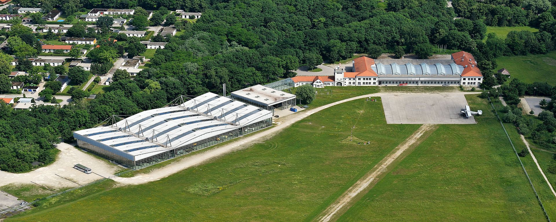 Luftaufnahme der Flugwerft Schleißheim.